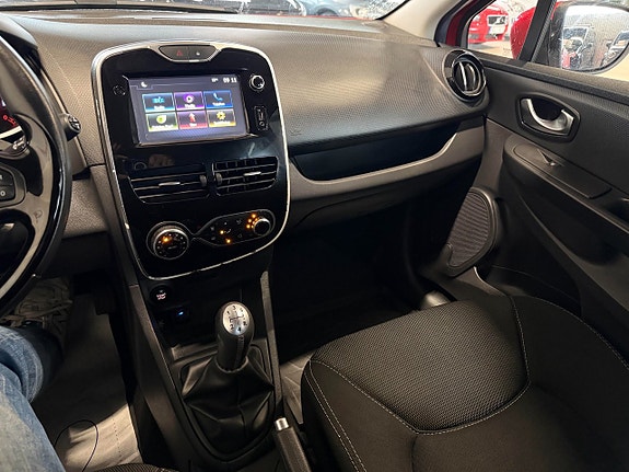 Renault Clio 14 of 16