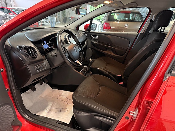 Renault Clio 11 of 16