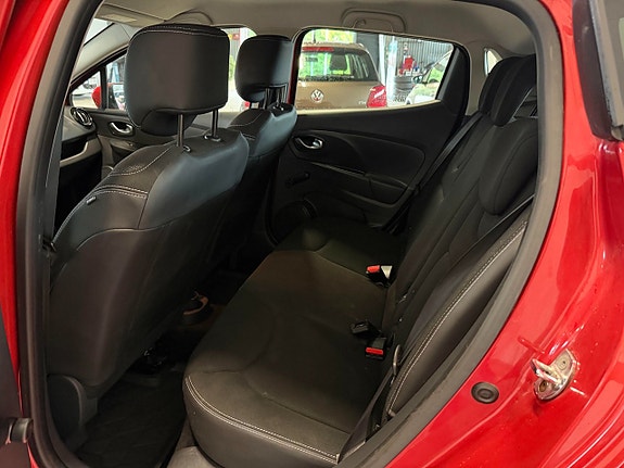 Renault Clio 10 of 16