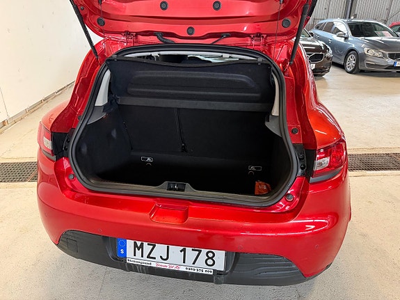 Renault Clio 9 of 16