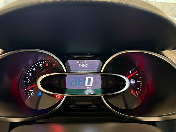 Renault Clio 12 of 16