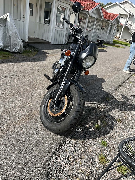 Suzuki VZ800 Marauder 3 of 5