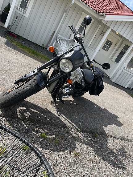 Suzuki VZ800 Marauder 2 of 5