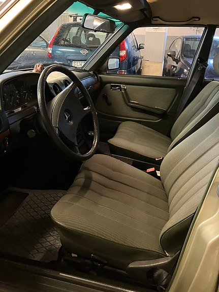 Mercedes-Benz 200 9 of 12