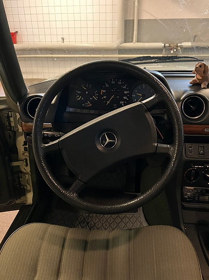Mercedes-Benz 200 11 of 12