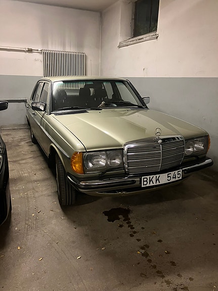 Mercedes-Benz 200 2 of 12