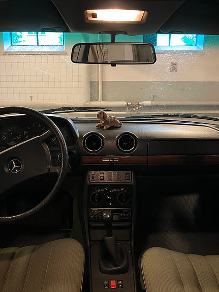 Mercedes-Benz 200 12 of 12