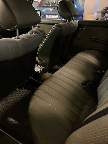 Mercedes-Benz 200 10 of 12