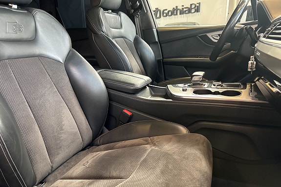 Audi SQ7 11 of 30