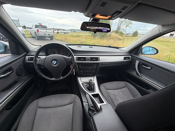 BMW 318i 8 of 11