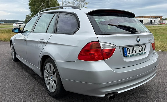 BMW 318i 4 of 11