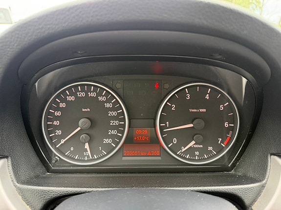 BMW 318i 11 of 11