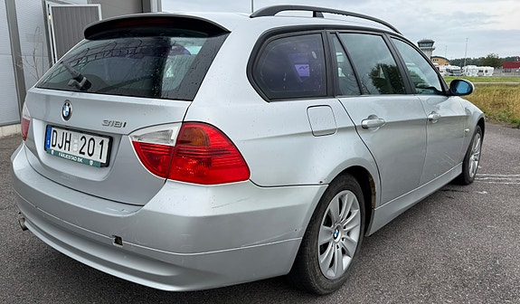BMW 318i 5 of 11
