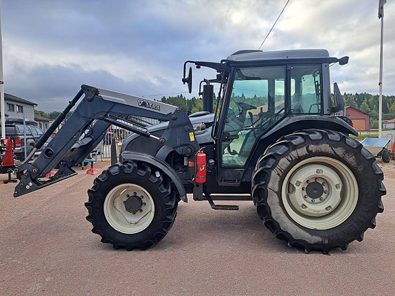 Valtra A83 med lastare 5 of 8