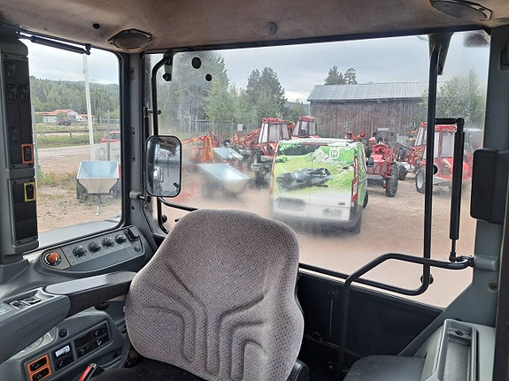 Valtra A83 med lastare 8 of 8