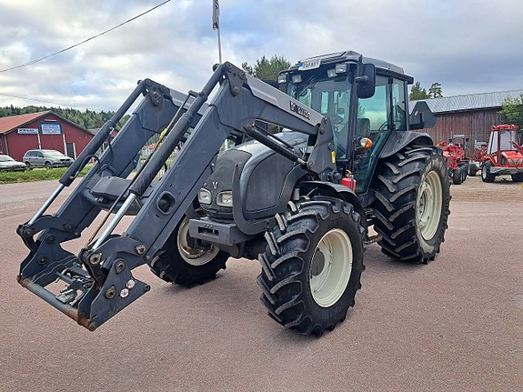 Valtra A83 med lastare 3 of 8