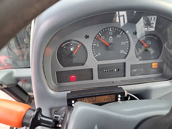 Valtra A83 med lastare 7 of 8