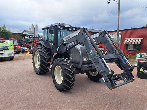 Valtra A83 med lastare 2 of 8