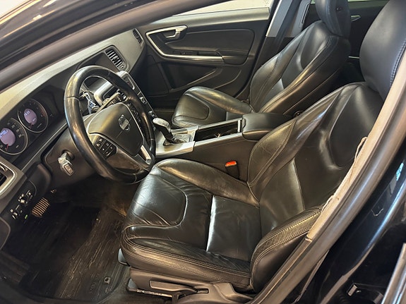 Volvo V60 7 of 11