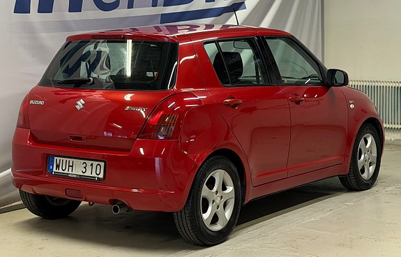 Suzuki Swift 3 of 10