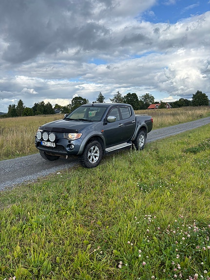Mitsubishi L200 2 of 12
