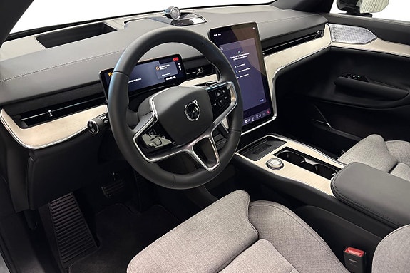 Volvo EX90 8 of 21