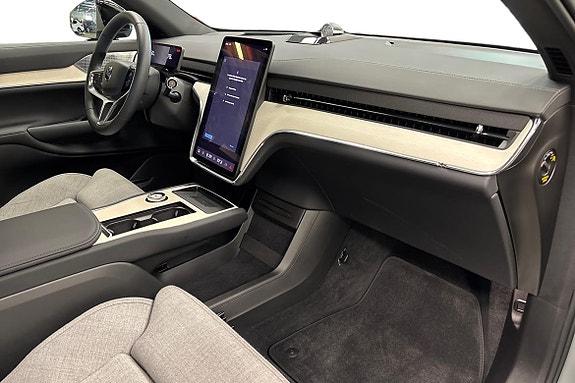 Volvo EX90 10 of 21