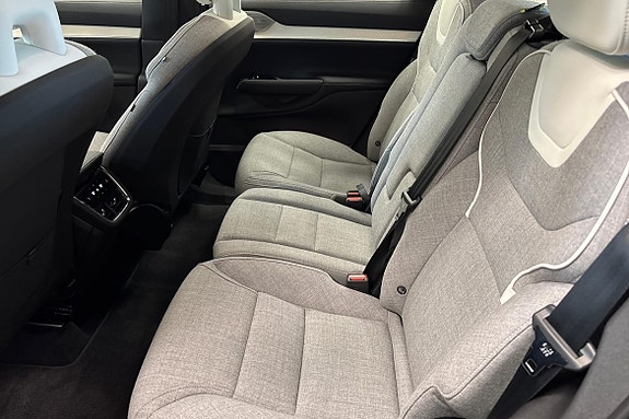 Volvo EX90 12 of 21