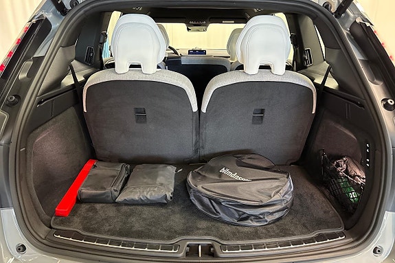 Volvo EX90 13 of 21
