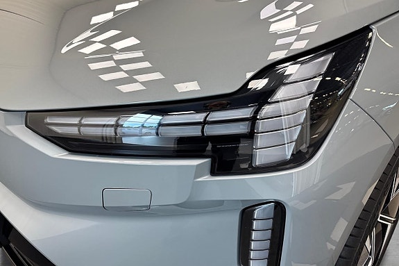 Volvo EX90 18 of 21