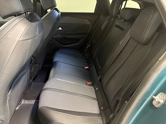 Peugeot 308 SW 13 of 17