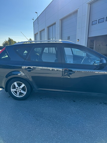 Kia Ceed 4 of 6