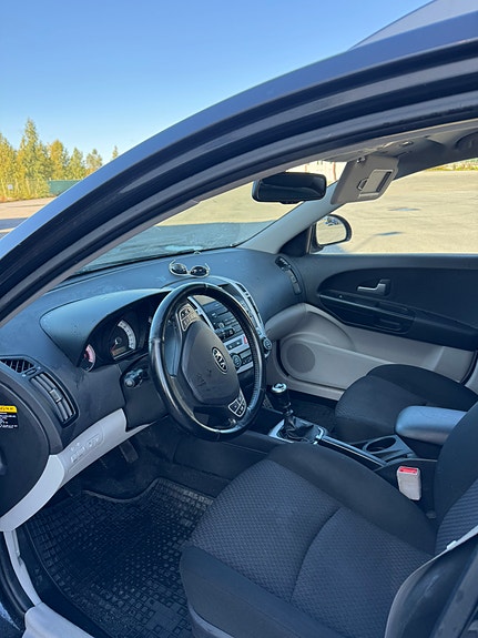 Kia Ceed 3 of 6