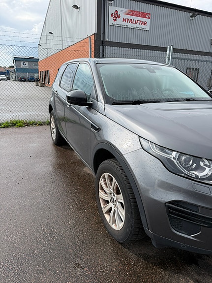 Land Rover Discovery Sport 2 of 5