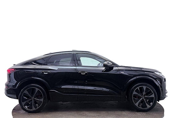 Audi Q6 e-tron 6 of 30
