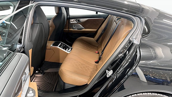 BMW M8 5 of 14