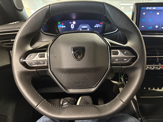 Peugeot 2008 10 of 17