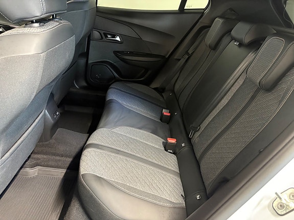 Peugeot 2008 8 of 17