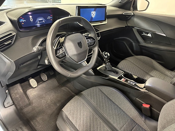 Peugeot 2008 6 of 17