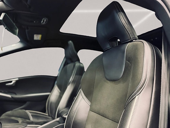Volvo V40 13 of 29