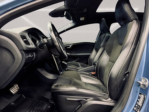 Volvo V40 12 of 29