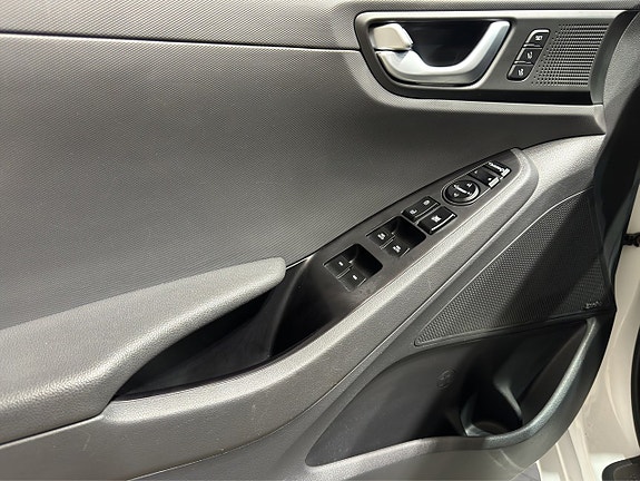 Hyundai IONIQ 16 of 22