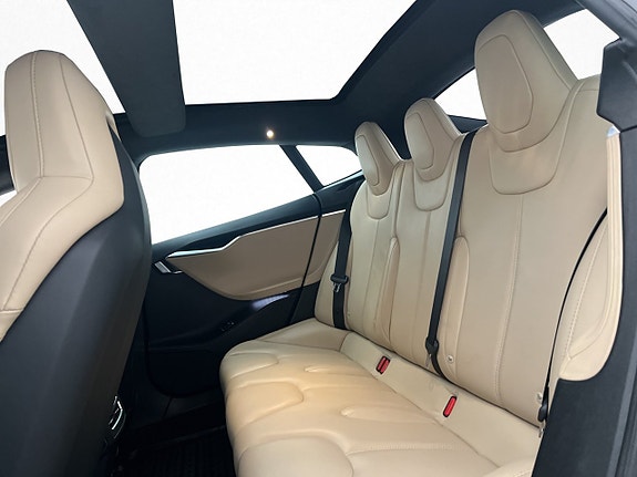 Tesla Model S 17 of 30