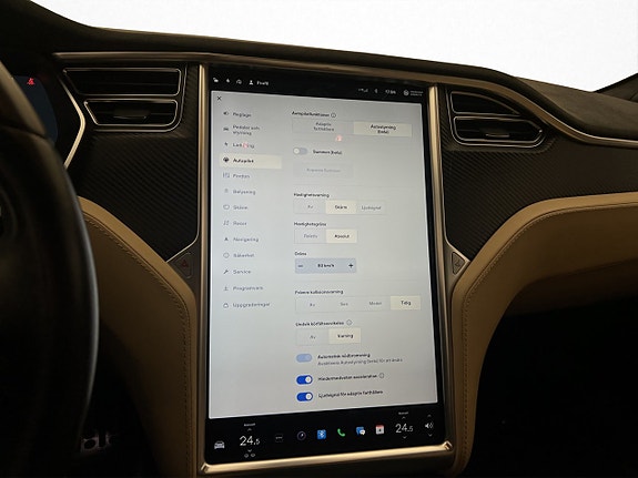 Tesla Model S 26 of 30