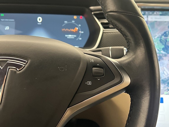 Tesla Model S 21 of 30