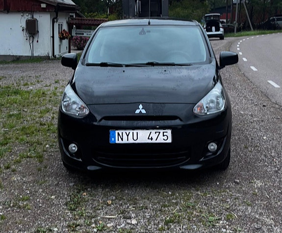 Mitsubishi Space Star 2 of 8