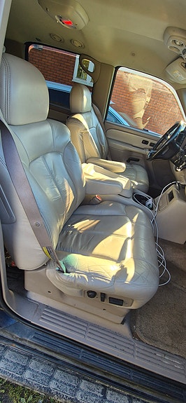 Chevrolet Suburban 11 of 13