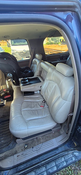 Chevrolet Suburban 12 of 13