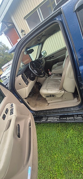 Chevrolet Suburban 9 of 9