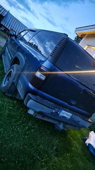 Chevrolet Suburban 3 of 9